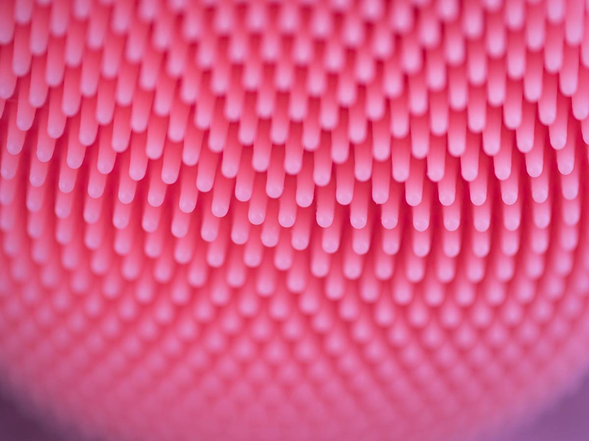 Comparison of full body dry brush exfoliation results showing improved skin texture and circulation