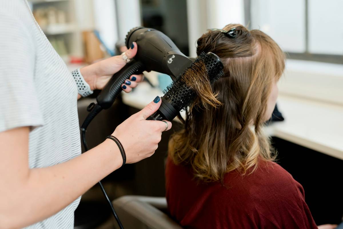 Blow Dry Brushes for Women: 7 Proven Ways to Avoid Painful Mistakes
